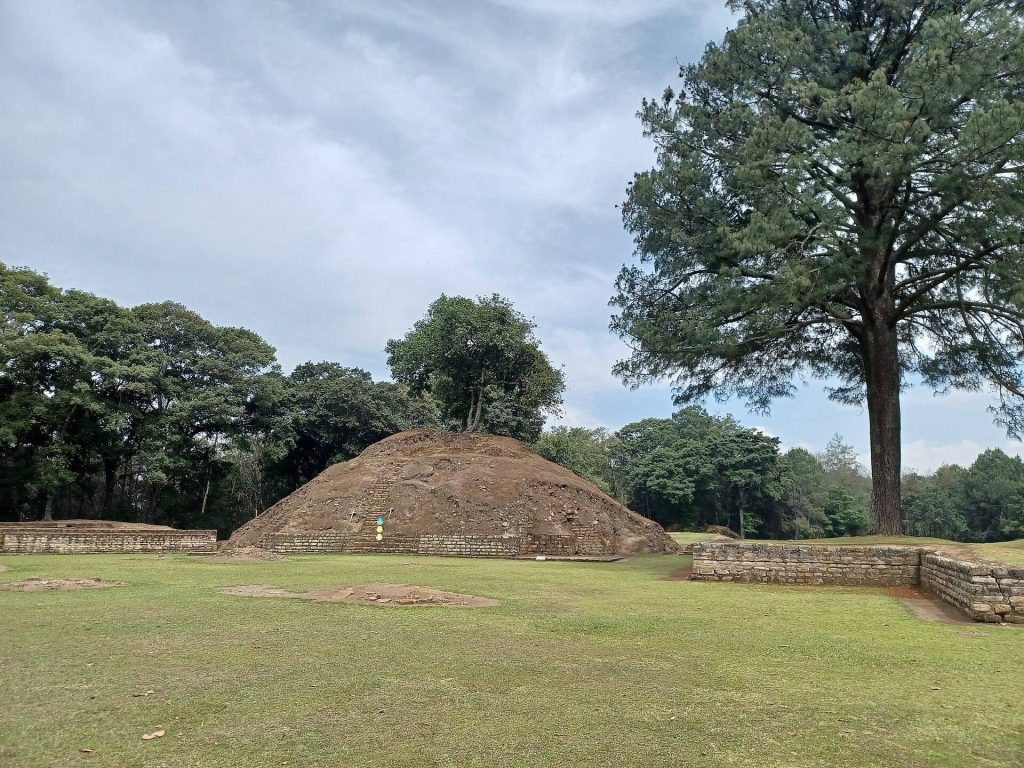 Iximche: Capital of the Kaqchikel Maya Kingdom 3 Iximche