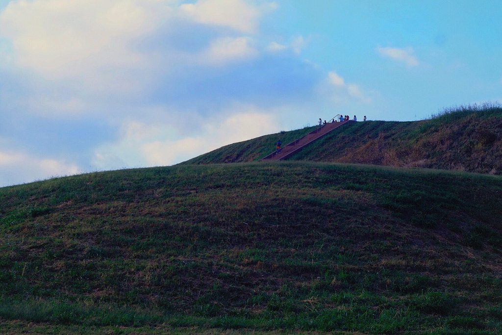 Cahokia: A Mississippian Urban and Ceremonial Center in Illinois 2 Cahokia