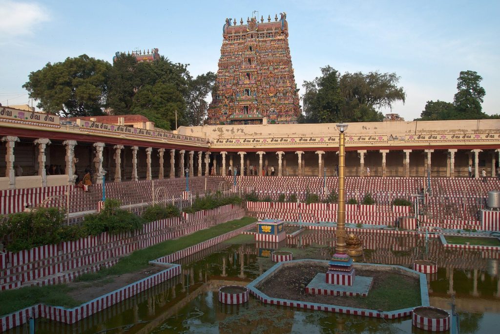 Meenakshi Temple: The Historic Shaiva-Shakta Temple Complex of Madurai 1 Meenakshi Temple