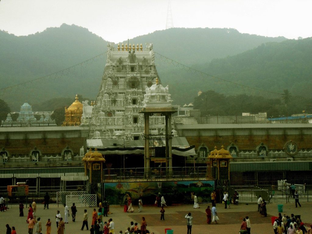 Tirumala Venkateswara Temple: A Dravidian Hindu Temple in India 1 Tirumala Venkateswara Temple