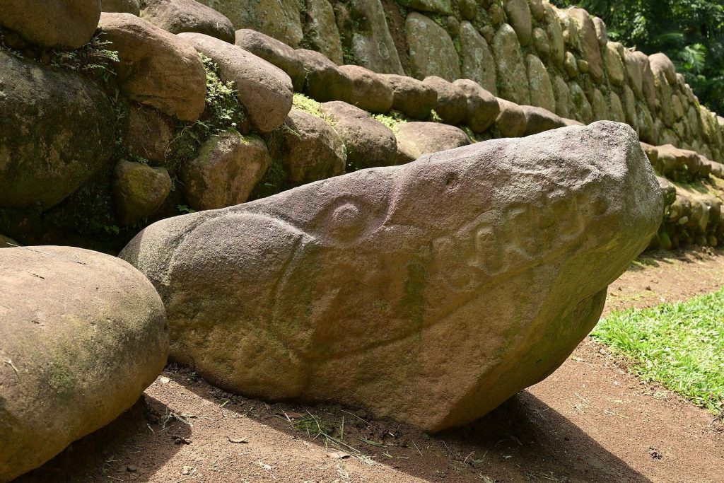Takalik Abaj: A Pre-Columbian Maya-Olmec Archaeological Site in Guatemala 2 Takalik Abaj