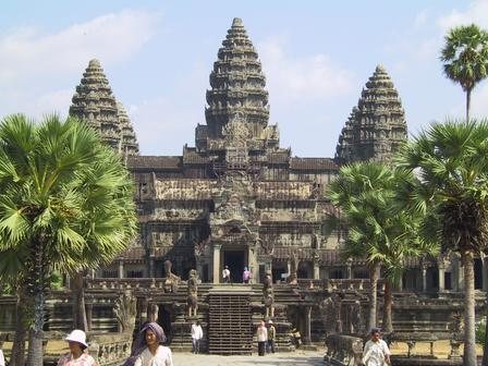 Angkor Wat: Khmer State Temple and Buddhist Sanctuary