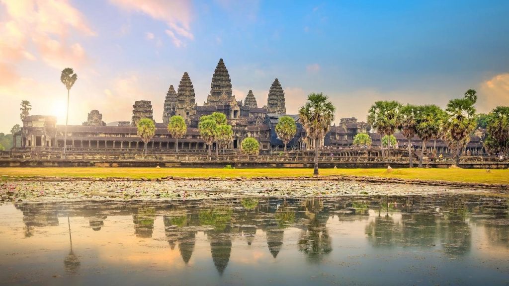 Angkor Wat: Khmer State Temple and Buddhist Sanctuary 2 Angkor Wat