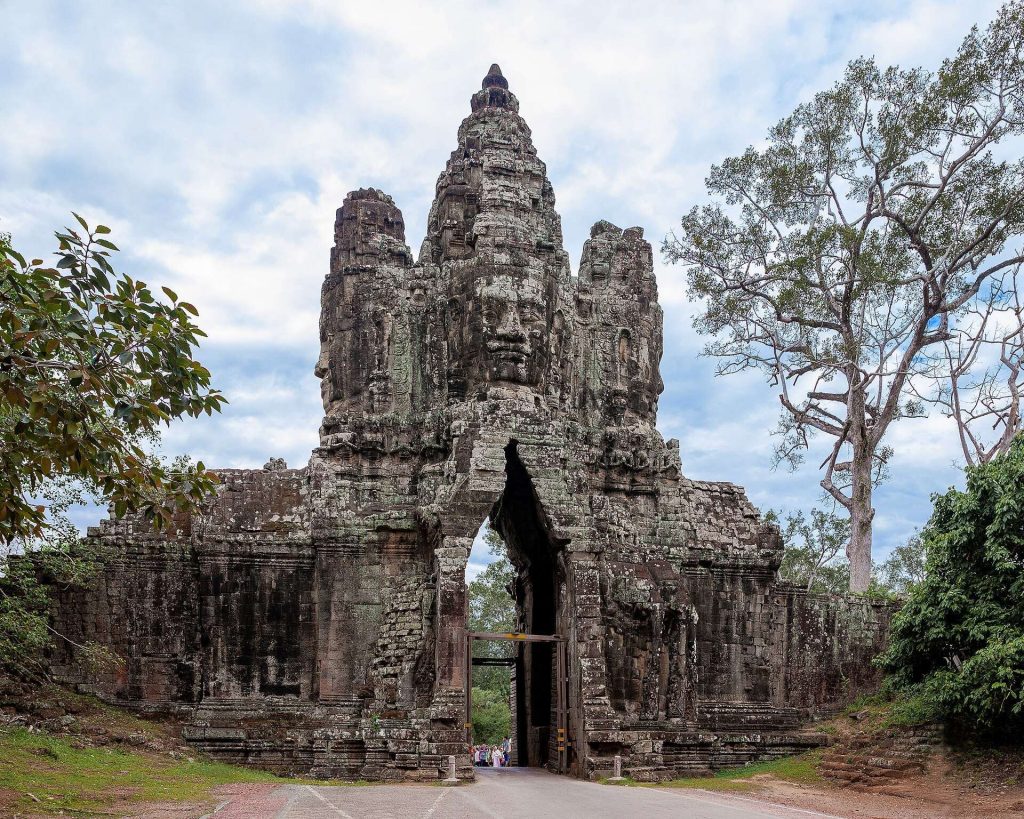 Angkor Wat: Khmer State Temple and Buddhist Sanctuary 4 Angkor Wat