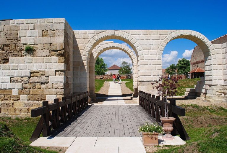 Castrum Apulum: A Roman Legionary Fortress in Alba Iulia