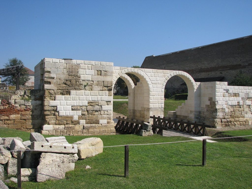 Castrum Apulum: A Roman Legionary Fortress in Alba Iulia 2 Castrum Apulum