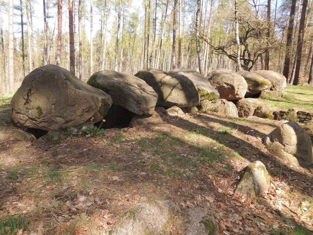 Megalithic Tombs in Haldensleben Forest: Neolithic Burial Monuments in Germany 1 Großsteingräber im Haldensleber Forst