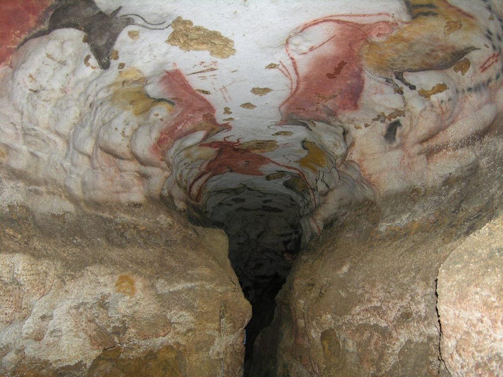 Lascaux: A Prehistoric Cave of Painted and Engraved Art 3 Lascaux