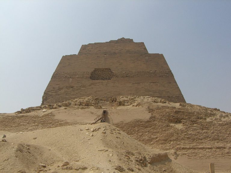 Tombs of the Nobles: Theban Burial Grounds for Officials and Royal Servants