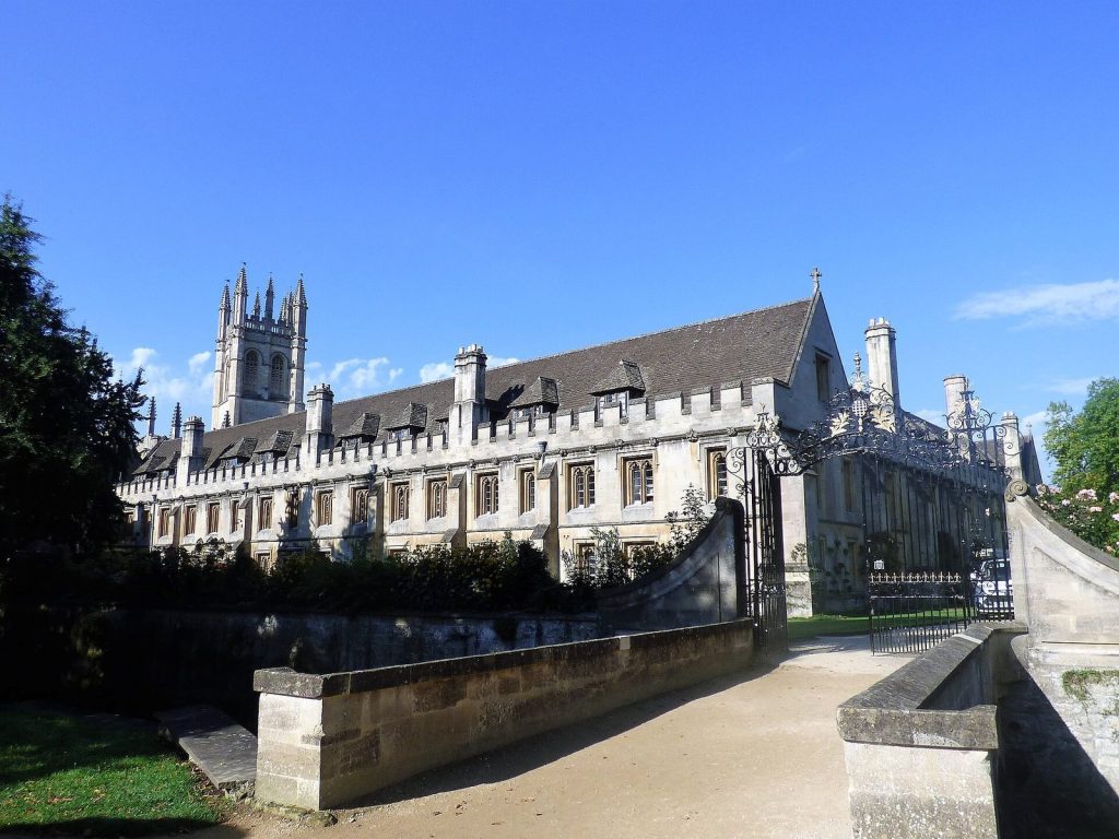 Magdalen College: A College of the University of Oxford 2 Magdalen College