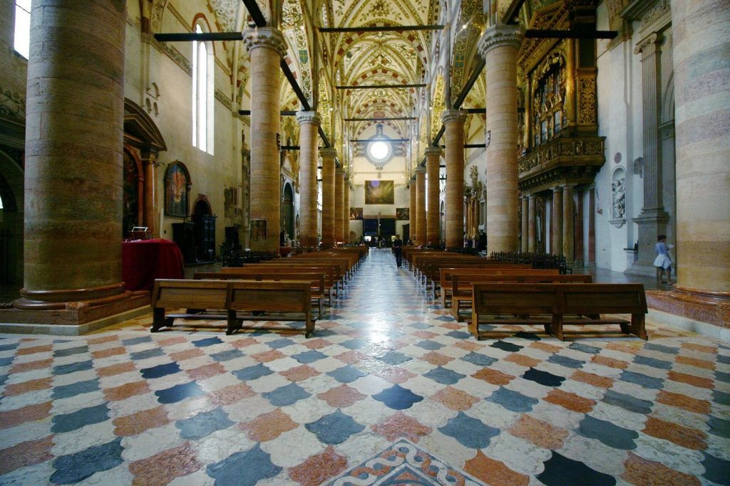 Sant'Anastasia: A Gothic Dominican Basilica in Verona 2 Sant'Anastasia