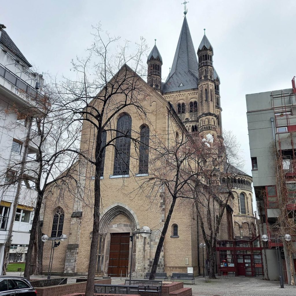 Great St. Martin Church: A Romanesque Basilica in Cologne 1 Great St. Martin Church