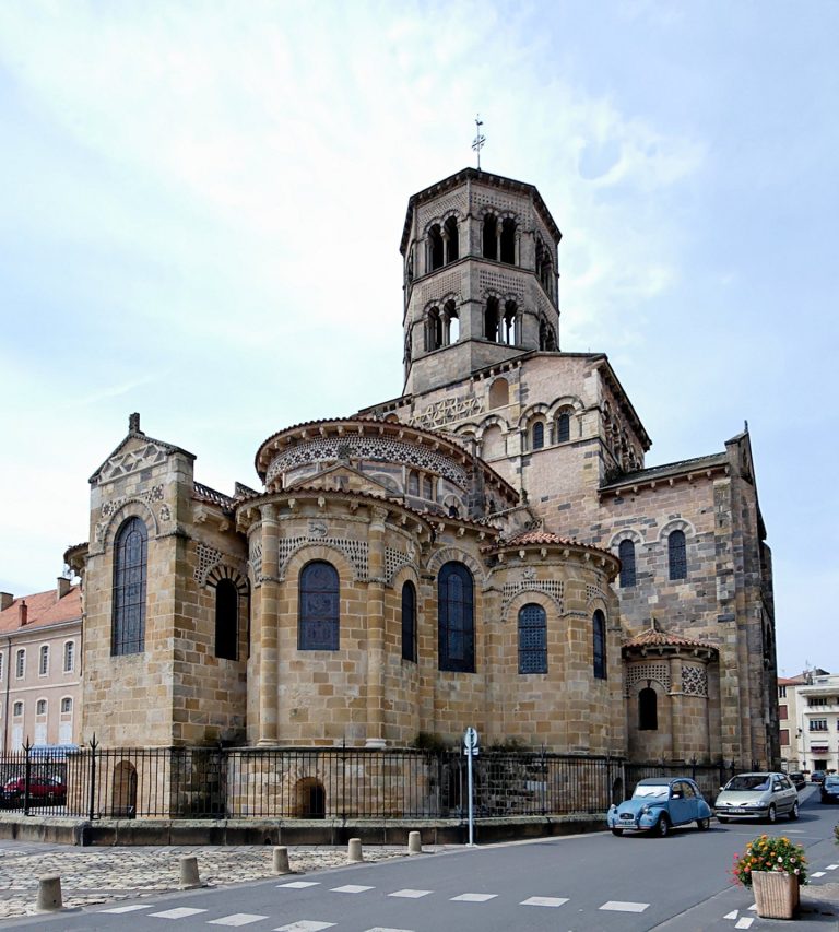 Église Saint-Austremoine d’Issoire: A Romanesque Abbey Church in France