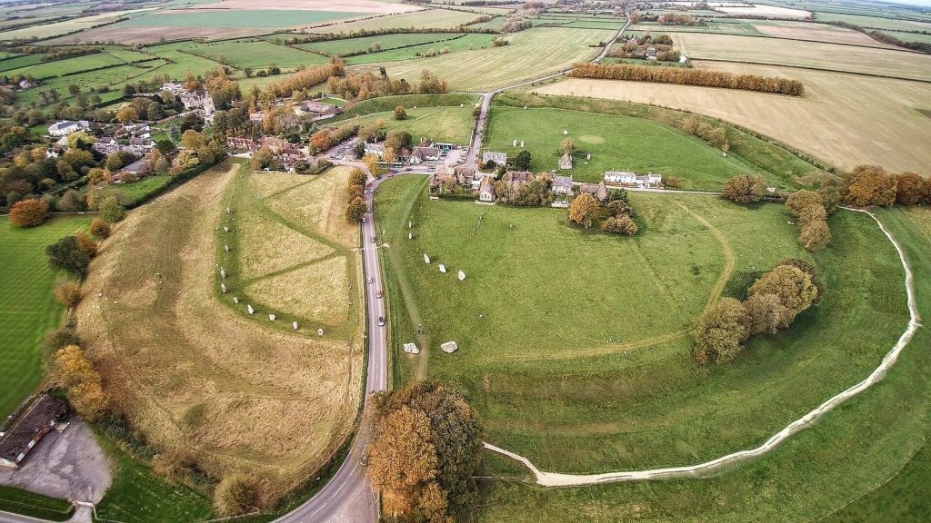 Avebury: A Neolithic Henge and Stone Circle in the United Kingdom 1 Avebury