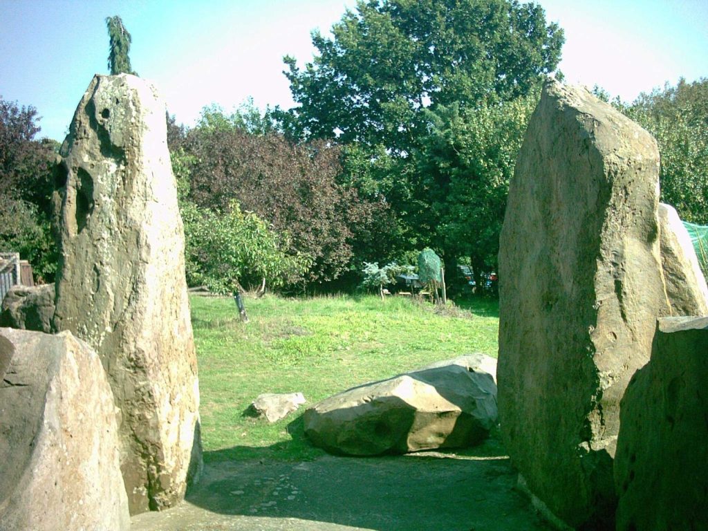 Chestnuts Long Barrow: An Early Neolithic Chambered Burial Monument 1 Chestnuts long barrow