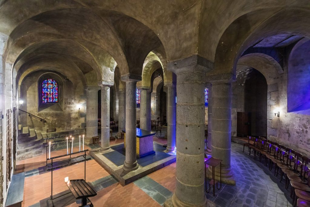 Basilique Notre-Dame d'Orcival: A Romanesque Pilgrimage Basilica in France 2 Basilique Notre-Dame d'Orcival