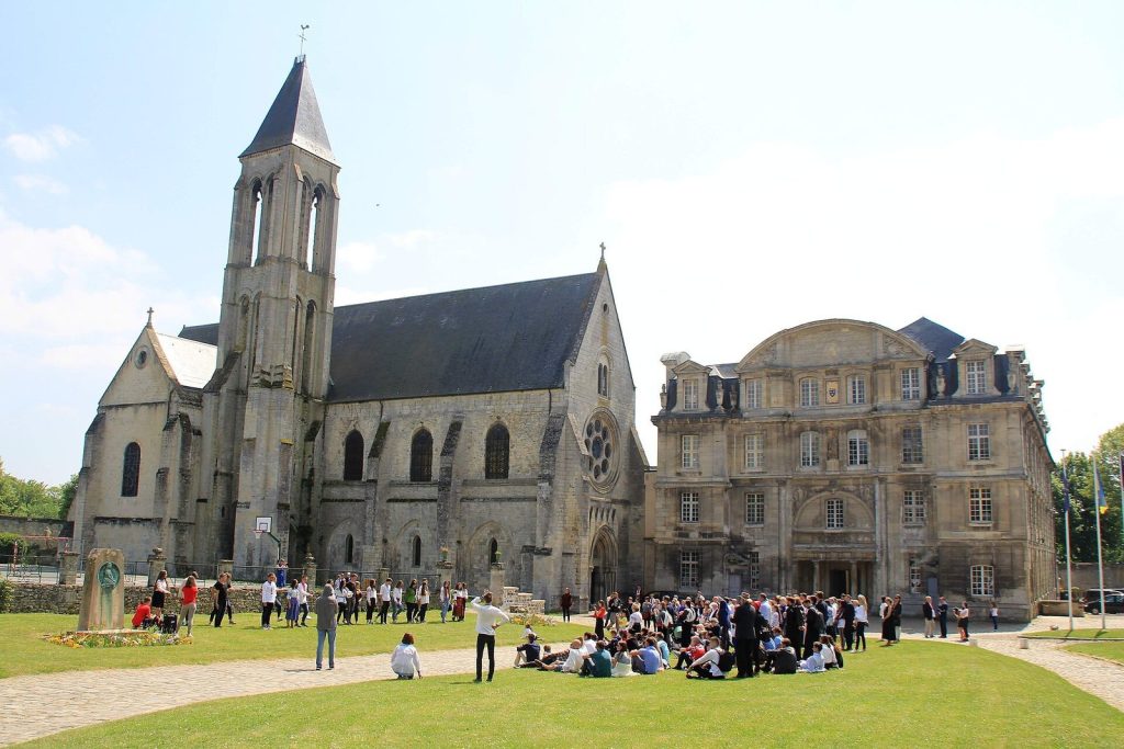 St. Vincent Abbey, Senlis: An Augustinian Monastery and School 3 St. Vincent Abbey, Senlis