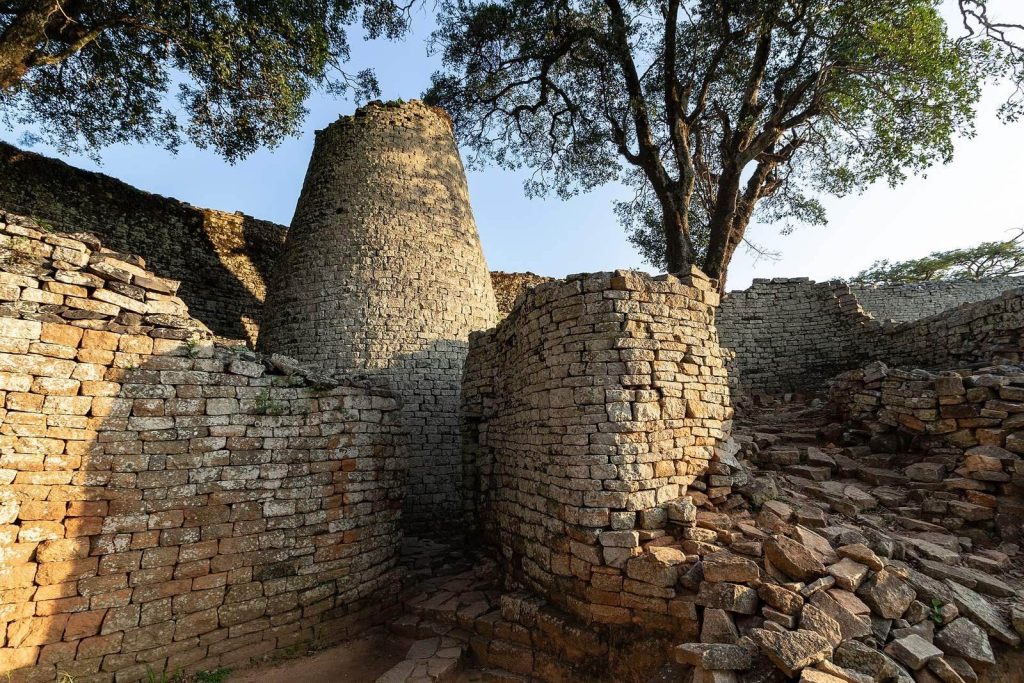 Great Zimbabwe: Capital of a Medieval Southern African Kingdom 3 Great Zimbabwe