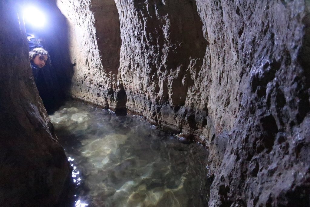 Hezekiah's Tunnel: An Ancient Water Conduit in Jerusalem 1 Hezekiah's Tunnel