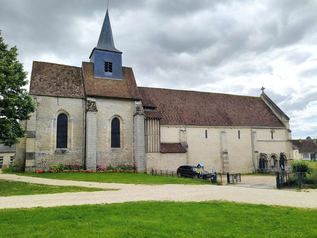 Church of Saint Mary Magdalene in Trie-Château: A Romanesque and Gothic Parish Church 3 Église Sainte-Madeleine de Trie-Château