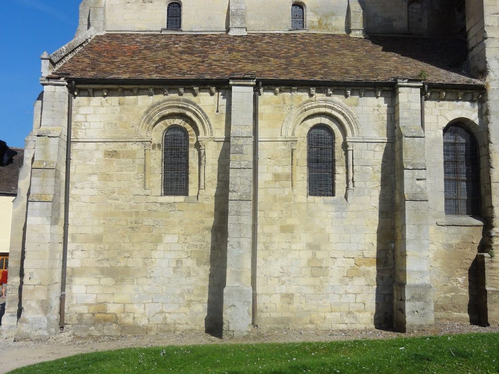 Saint-Sulpice Church in Chars: A Romanesque and Early Gothic Parish Church 1 Église Saint-Sulpice de Chars
