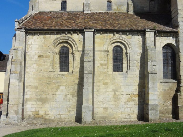 Saint-Sulpice Church in Chars: A Romanesque and Early Gothic Parish Church