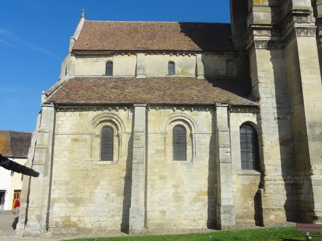 Saint-Sulpice Church in Chars: A Romanesque and Early Gothic Parish Church 3 Église Saint-Sulpice de Chars