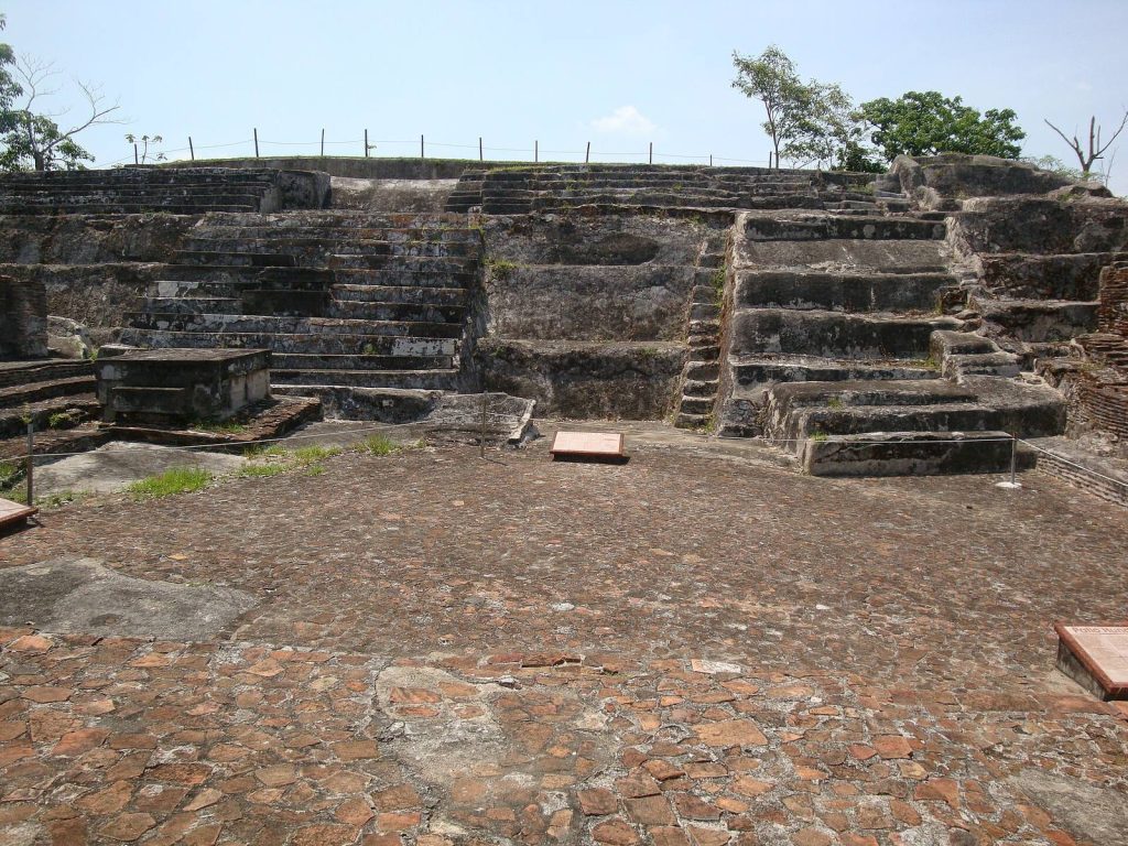 Comalcalco: An Ancient Maya City in Tabasco, Mexico 3 Comalcalco