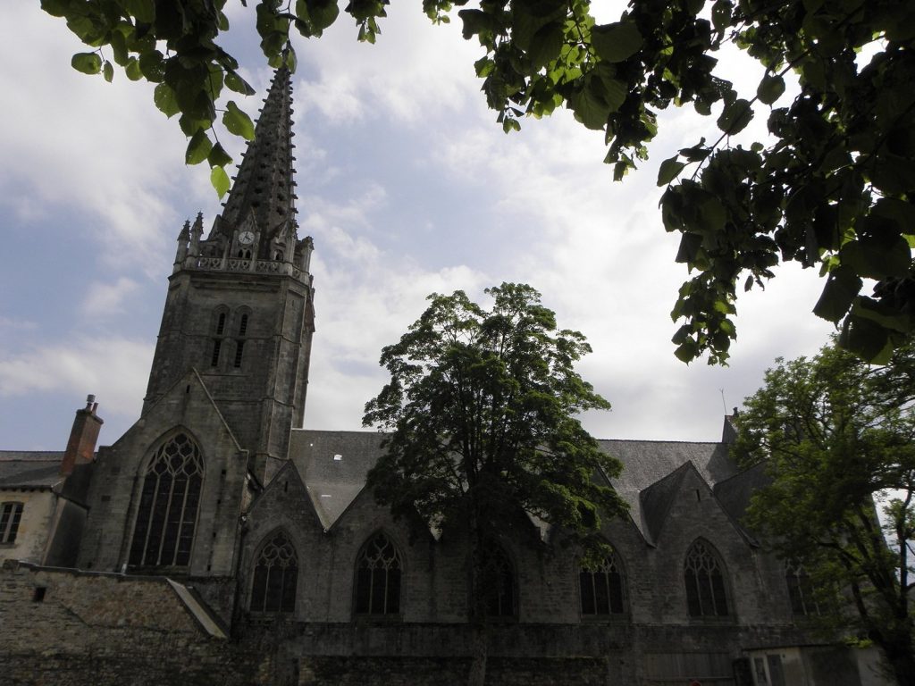 Notre-Dame Church of Vitré: A Parish and Former Collegiate Church 2 Église Notre-Dame de Vitré