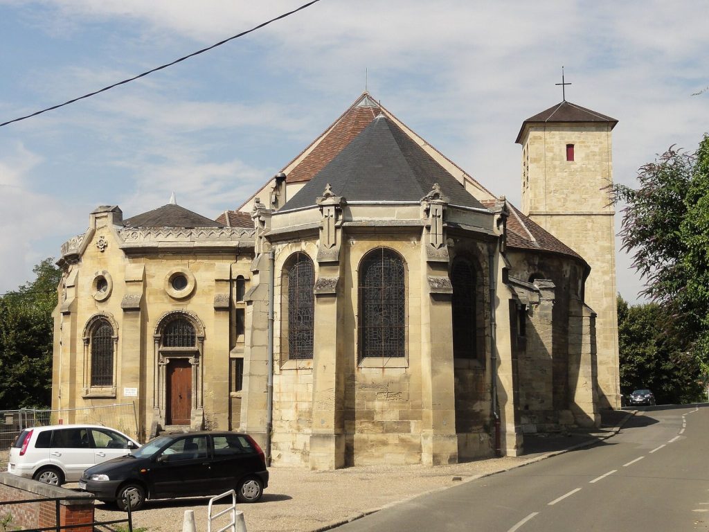 Saint Nicholas Church of Meulan-en-Yvelines: A Medieval Parish Church in France 4 Église Saint-Nicolas de Meulan-en-Yvelines