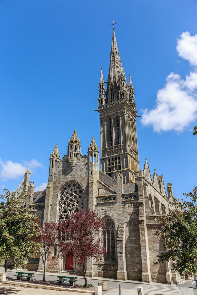 Kreisker Chapel: A Marian Pilgrimage Church and Civic Landmark