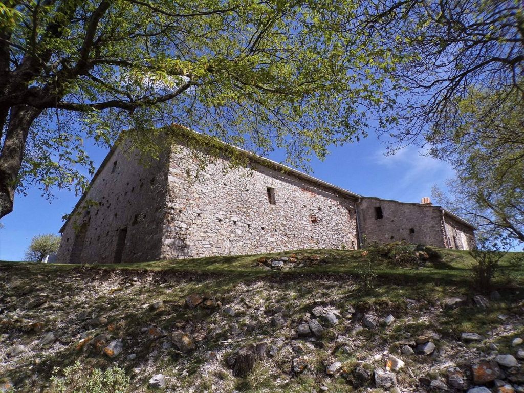 San Pietro in Varatella: A Benedictine and Carthusian Abbey in Liguria 1 San Pietro in Varatella