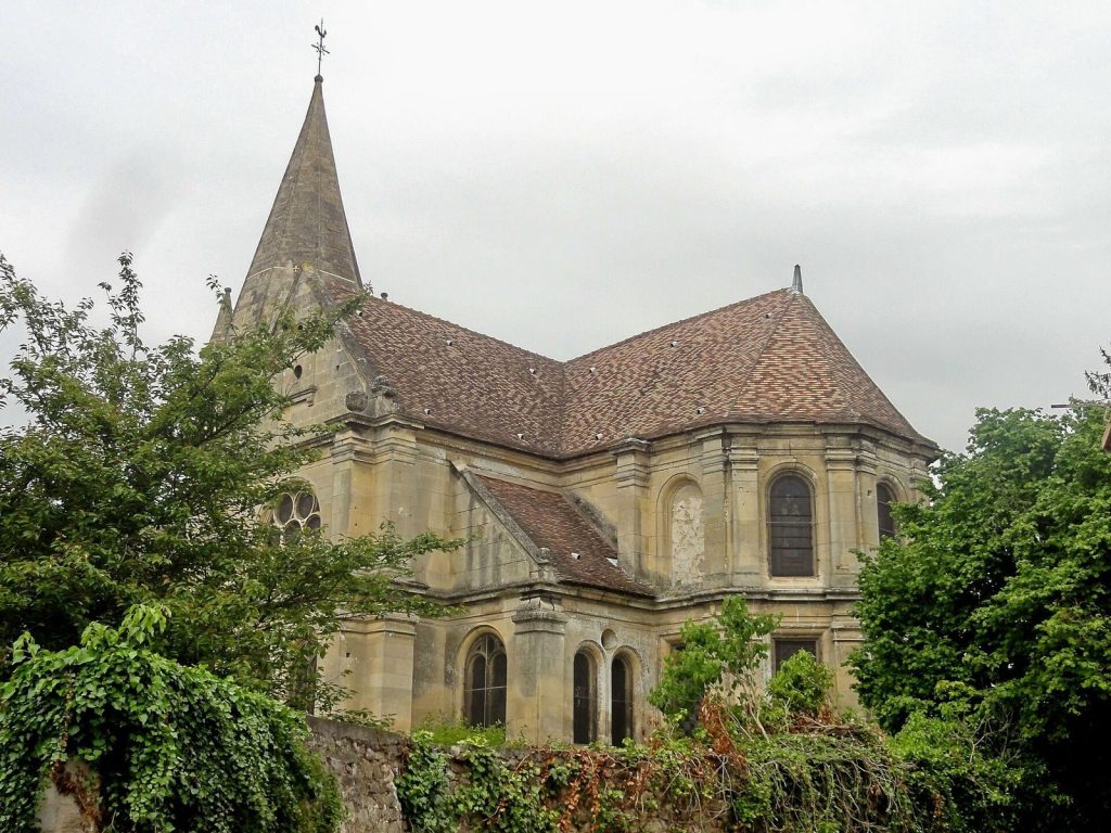 Saint-Aubin Church in Ennery: A Roman Catholic Parish Church 2 Église Saint-Aubin d'Ennery
