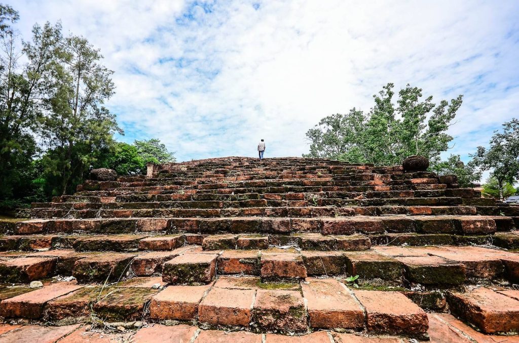 Khu Bua: A Dvaravati Town in Thailand 1 Khu Bua