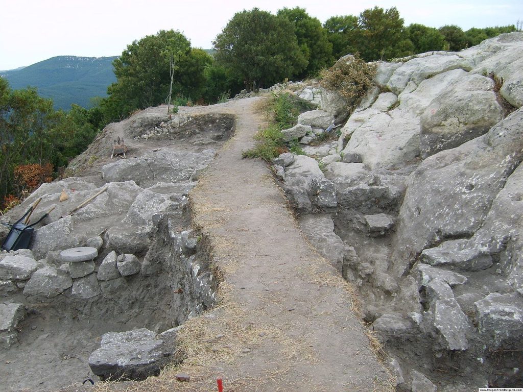 Perperikon: A Thracian Sacred and Political Center in Bulgaria 4 Perperikon