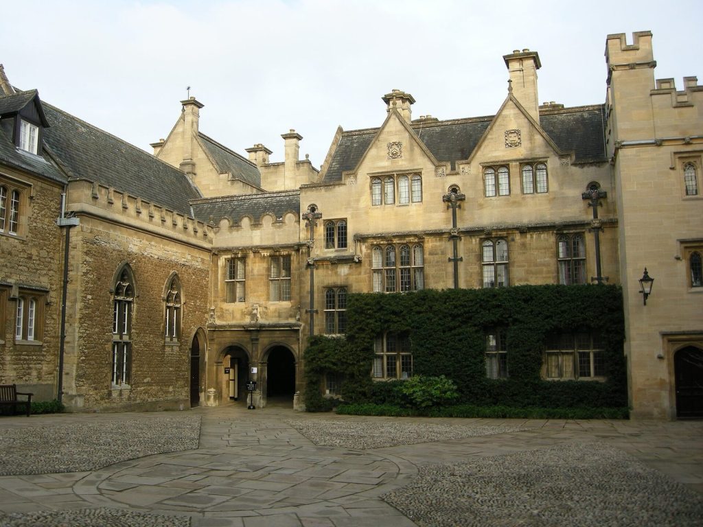 Merton College: A Medieval Academic College in Oxford 3 Merton College