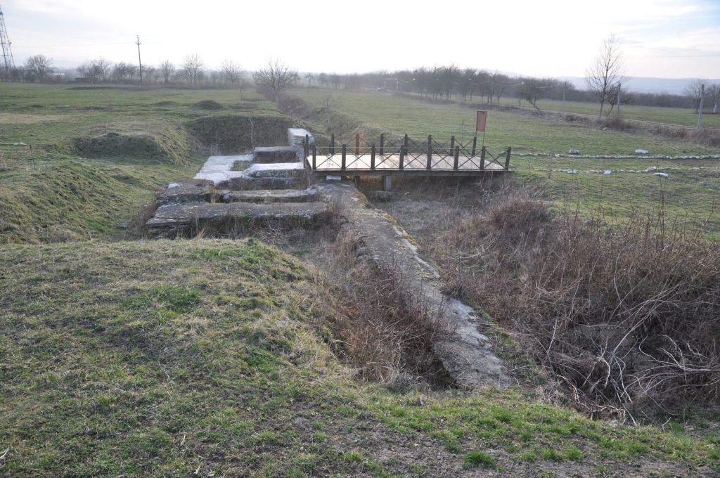 Castrum Tibiscum: A Roman Frontier Fort and Settlement in Dacia 1 Castrum Tibiscum