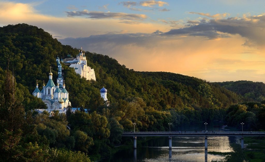 Sviatohirsk Lavra: An Orthodox Monastery in Ukraine 2 Sviatohirsk Lavra