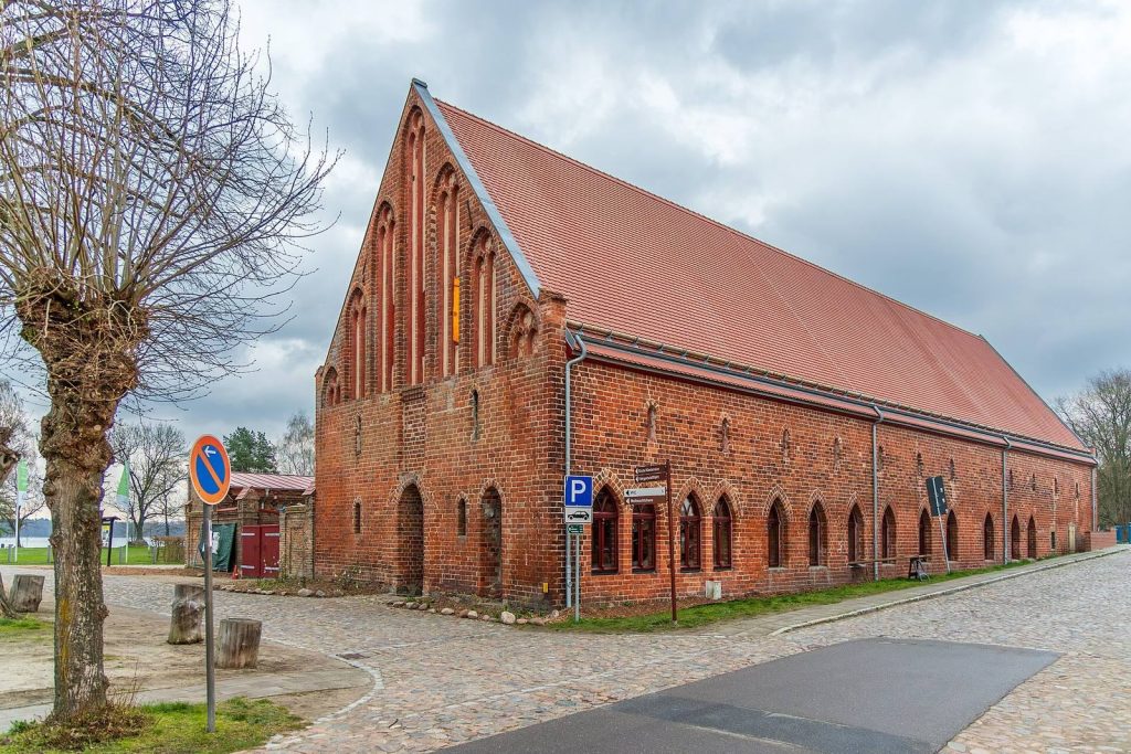 Himmelpfort Abbey: A Cistercian Monastery in Brandenburg 2 Himmelpfort Abbey