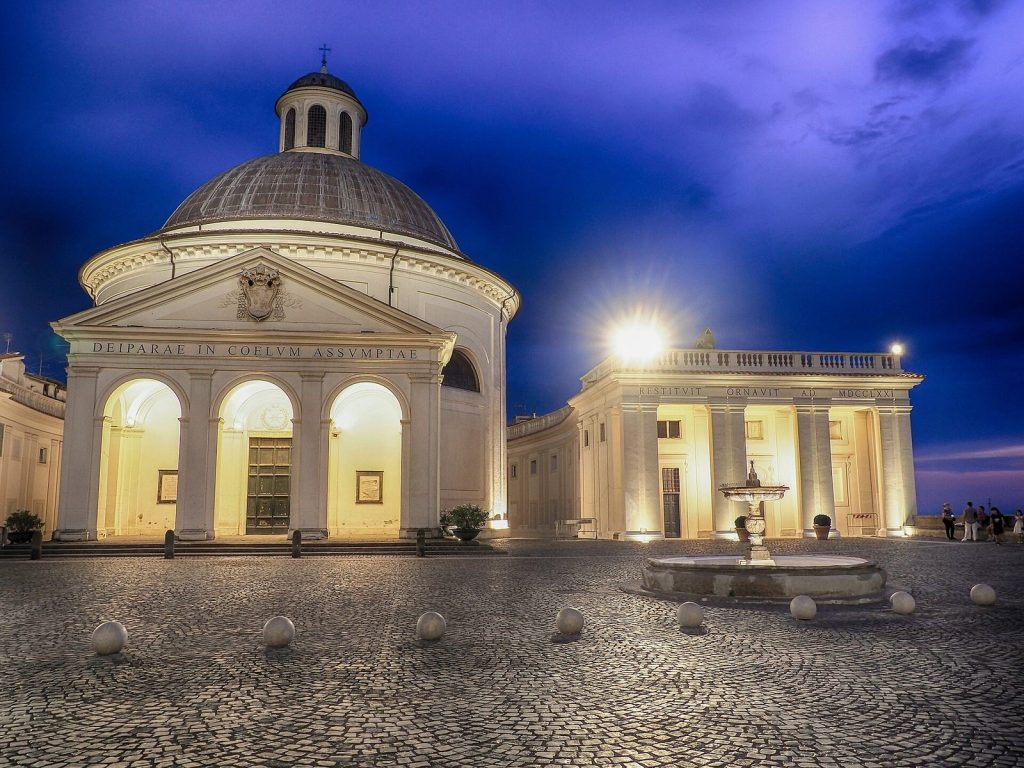 Santa Maria Assunta: The Collegiate Church of Ariccia 3 Santa Maria Assunta