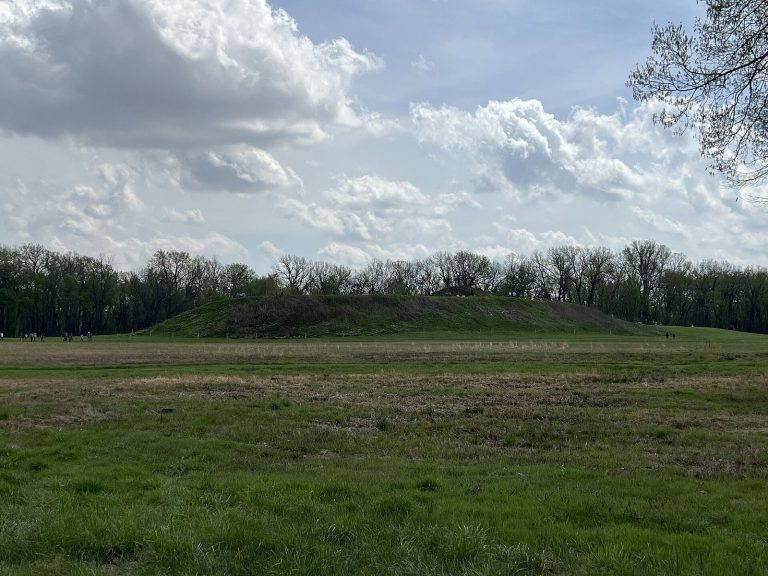 Angel Mounds: A Middle Mississippian Chiefdom Center
