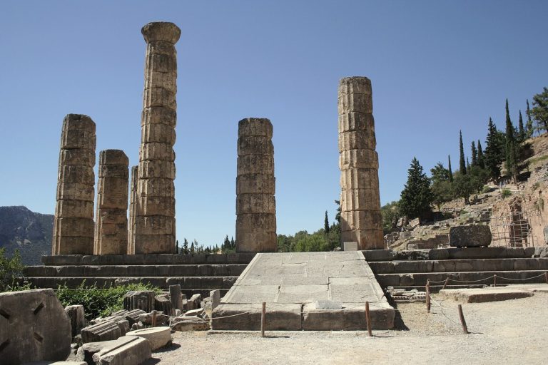 Temple of Apollo in Delphi: Center of the Delphic Oracle
