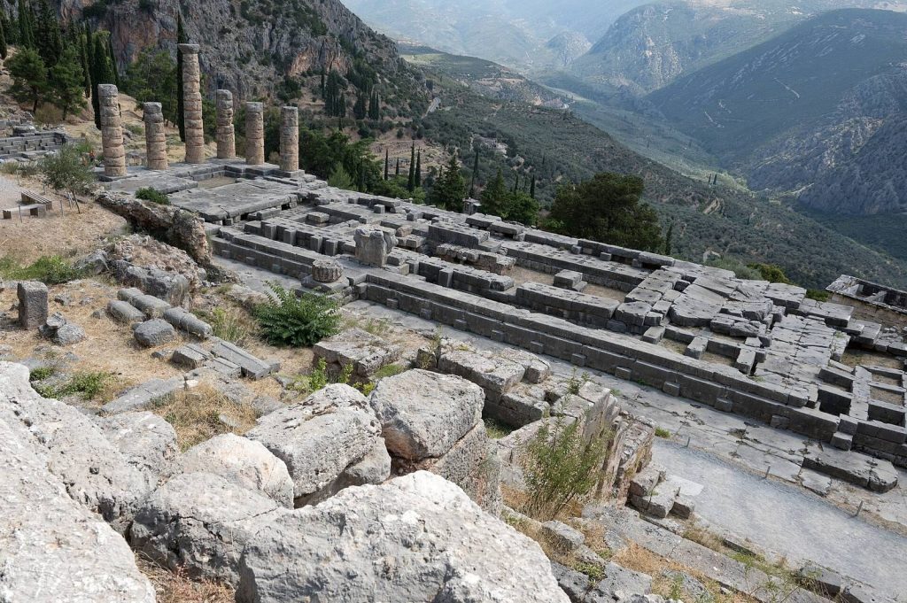 Temple of Apollo in Delphi: Center of the Delphic Oracle 3 Temple of Apollo in Delphi