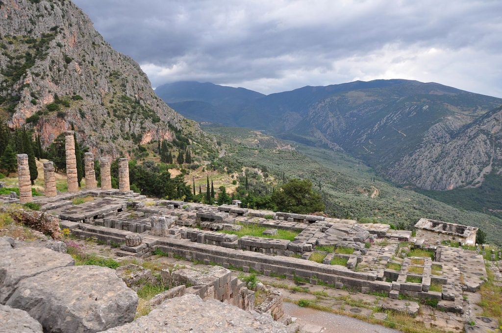 Temple of Apollo in Delphi: Center of the Delphic Oracle 4 Temple of Apollo in Delphi