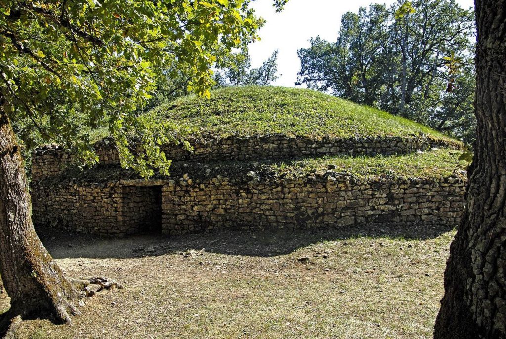 Tumulus of Bougon: A Prehistoric Burial Complex in France 1 Tumulus of Bougon