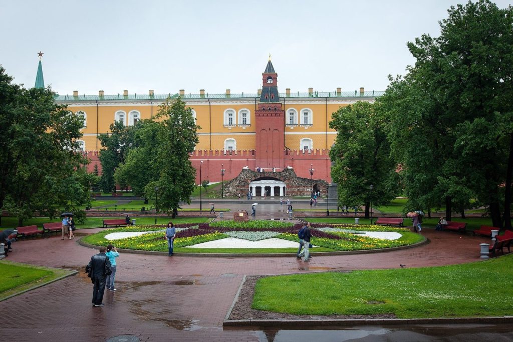 Srednyaya Arsenalnaya Tower: A Defensive Tower of the Moscow Kremlin 2 Srednyaya Arsenalnaya Tower