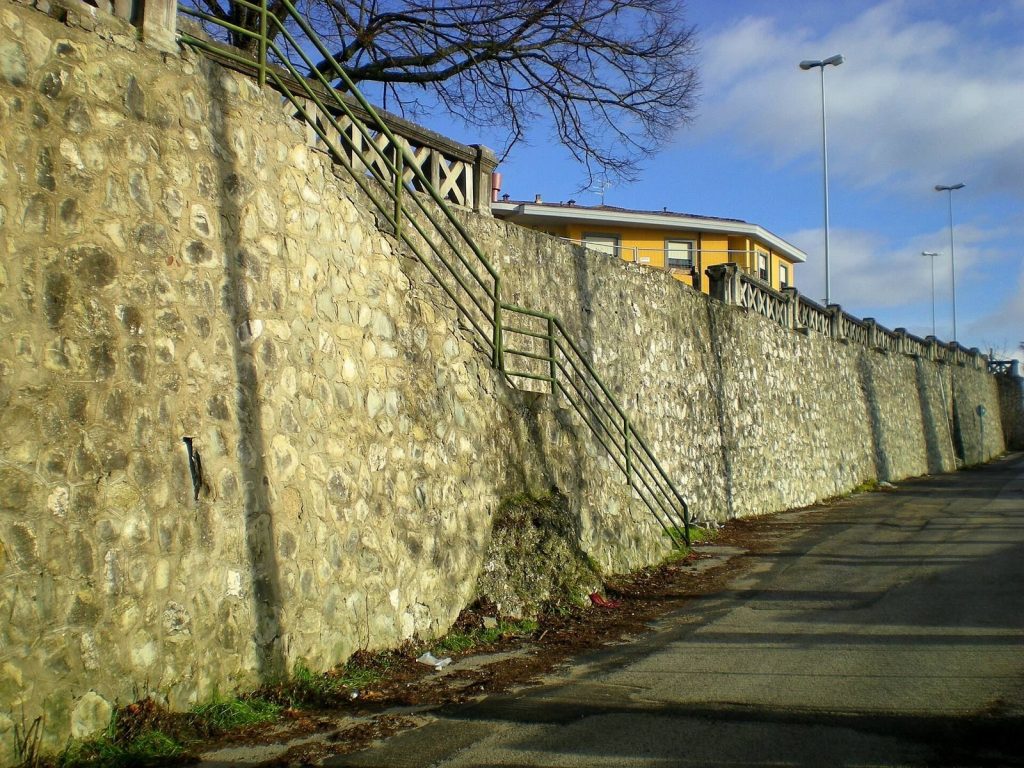 City Walls of L'Aquila: The Medieval Enclosure of the City 1 City walls of L'Aquila