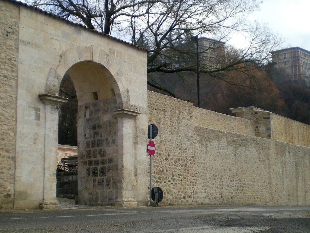 City Walls of L'Aquila: The Medieval Enclosure of the City 2 City walls of L'Aquila