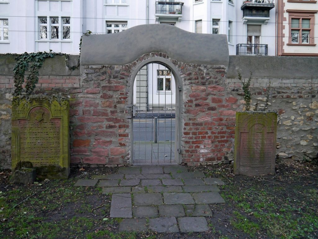 Jewish Cemetery Battonnstraße: A Medieval Burial Ground in Frankfurt 2 Jewish cemetery Battonnstraße