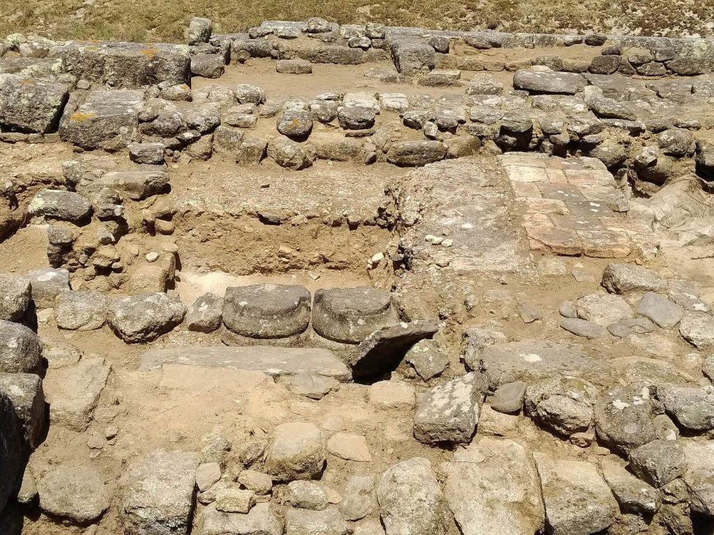 Adro Vello: A Roman Coastal Settlement, Church, and Cemetery in Spain 1 Adro Vello